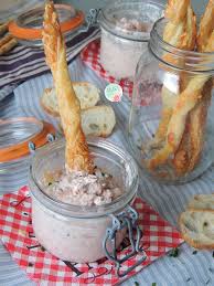 Rillettes aux 2 saumons , tomates confites et St Môret