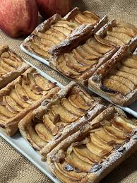 Tarte fine aux pommes et amandes effilées